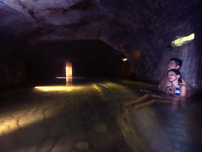 Steam Cave - Lost World Hot Springs & Spa By Night